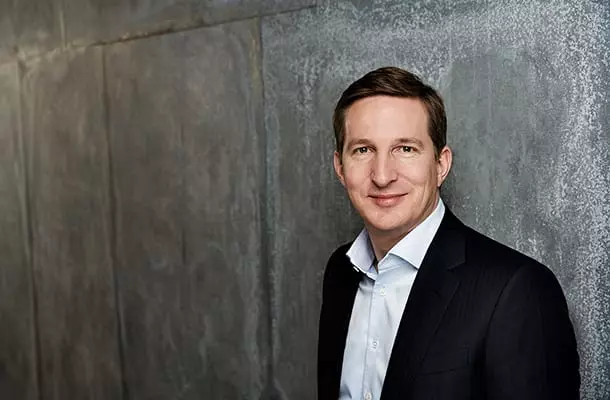 Christian Ørsted er cand. merc., ledelsesrådgiver og forfatter til bestsellerne »Livsfarlig ledelse« og »Fatale forandringer«.